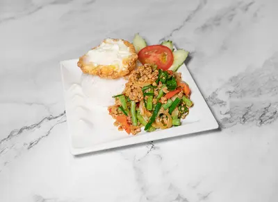 Stir-fried Minced Chicken with Hot Basil Leaves