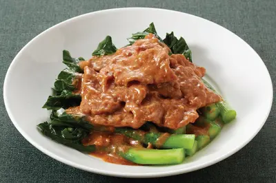 Sautéed Beef with Kale in Satay Sauce