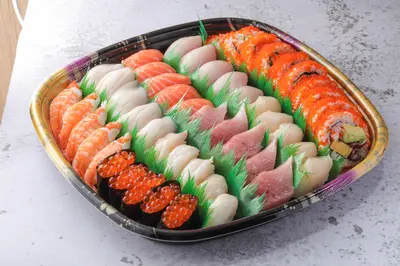 Party Sushi Platter (木)