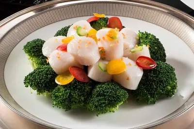 Sautéed Scallops with Broccoli