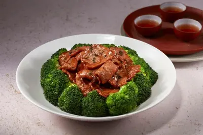 Sautéed Sliced Beef with Broccoli in Chiujew Sauce