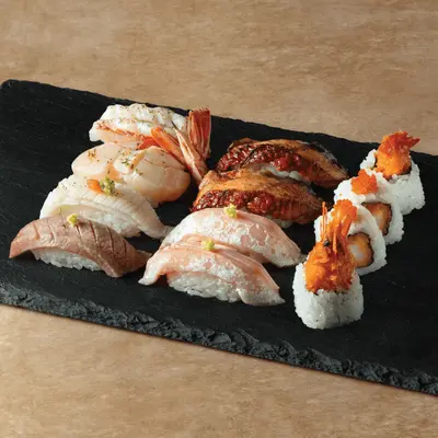 Supreme Seared Sushi Platter (12 pcs.)
