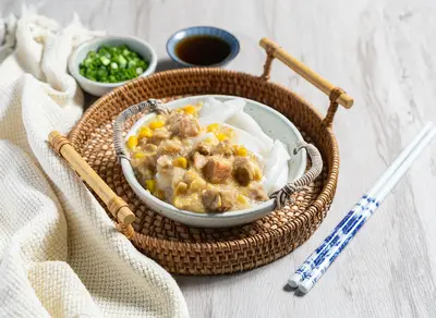 Sweet Corn with Pork Rice Noodle Rolls