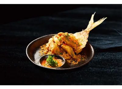 Deep-fried Pomfret with Garlic