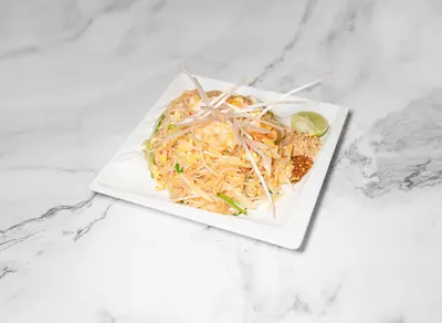 Thai Style Fried Rice Noodles with Prawn (Pad thai)