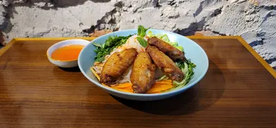 Golden Fried Chicken Wings with Dry Noodles-