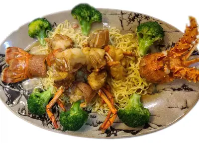 Australian Lobster with Cheese and Cantonese Egg Noodles (1 pc)