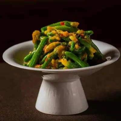 Tree Tomatoes mixed with Cucumber Flowers
